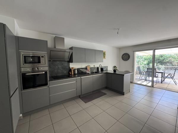 Villeneuve-lès-Avignon (30400) Appartement 3 chambres vue magnifique terrasse garage