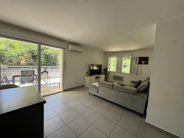 Villeneuve-lès-Avignon (30400) Appartement 3 chambres vue magnifique terrasse garage