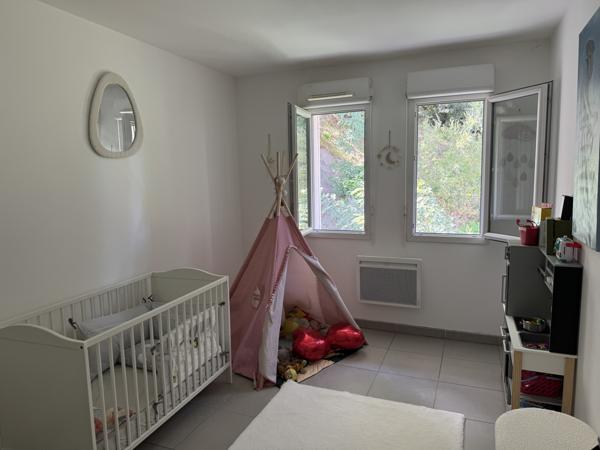 Villeneuve-lès-Avignon (30400) Appartement 3 chambres vue magnifique terrasse garage