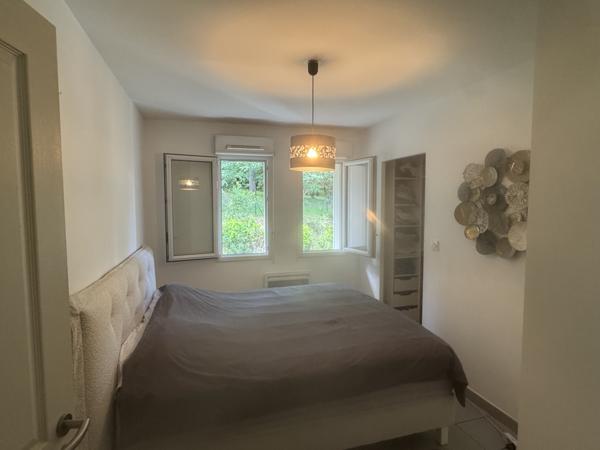 Villeneuve-lès-Avignon (30400) Appartement 3 chambres vue magnifique terrasse garage