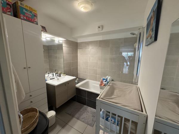 Villeneuve-lès-Avignon (30400) Appartement 3 chambres vue magnifique terrasse garage