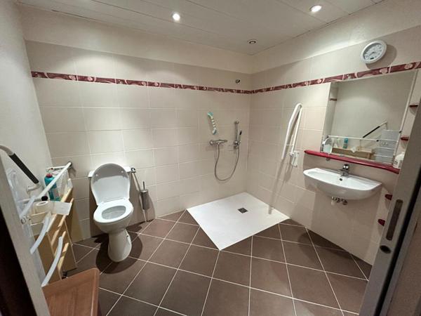 PAVILLON DE PLAIN PIED DE 167.54 M² ELEVE SUR UN SOUS-SOL DE 175 M²