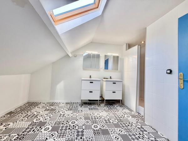 Maison à CHAUMES-EN-BRIE, 77390 - 7 pièces 150m²