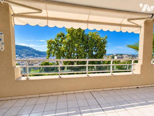 Cimiez : Résidence avec piscine, un appartement de 4 pièces de 110 m² avec terrasse et aperçu mer ! 
