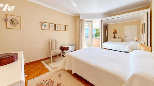 Cimiez : Résidence avec piscine, un appartement de 4 pièces de 110 m² avec terrasse et aperçu mer ! 