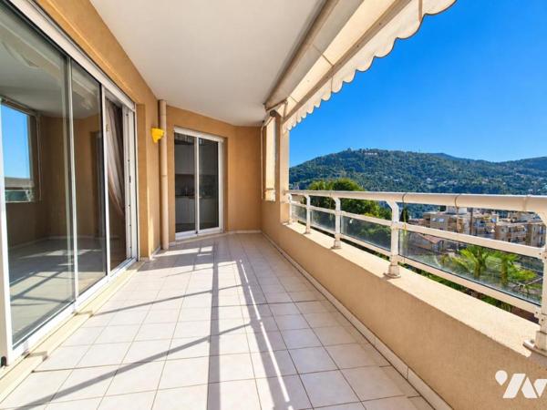 Cimiez : Résidence avec piscine, un appartement de 4 pièces de 110 m² avec terrasse et aperçu mer ! 