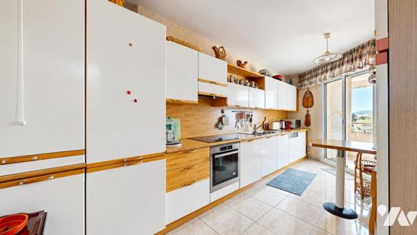 Cimiez : Résidence avec piscine, un appartement de 4 pièces de 110 m² avec terrasse et aperçu mer ! 