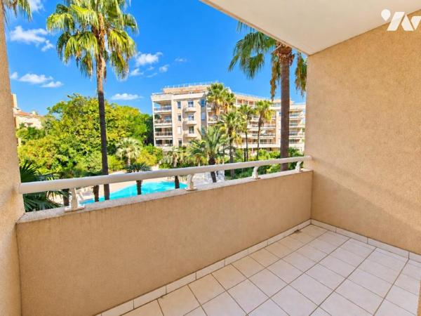 Cimiez : Résidence avec piscine, un appartement de 4 pièces de 110 m² avec terrasse et aperçu mer ! 