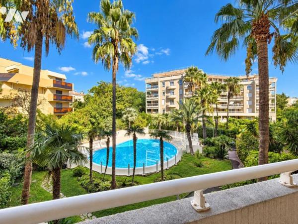 Cimiez : Résidence avec piscine, un appartement de 4 pièces de 110 m² avec terrasse et aperçu mer ! 