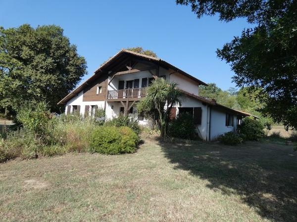 À vendre - Maison individuelle, 7 pièces située à Hinx (40180)
