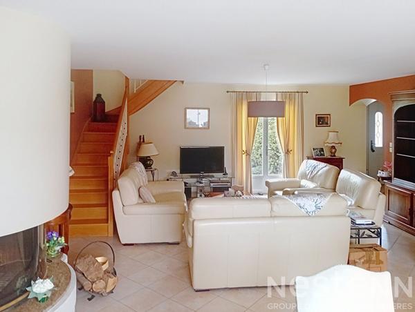 Grande maison de 5 chambres à Cozes à proximité des commodités et à 20 mn des plages de Royan.