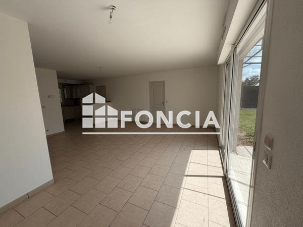 Location Maison 4 pièces 82.31 m² - Distre 49400