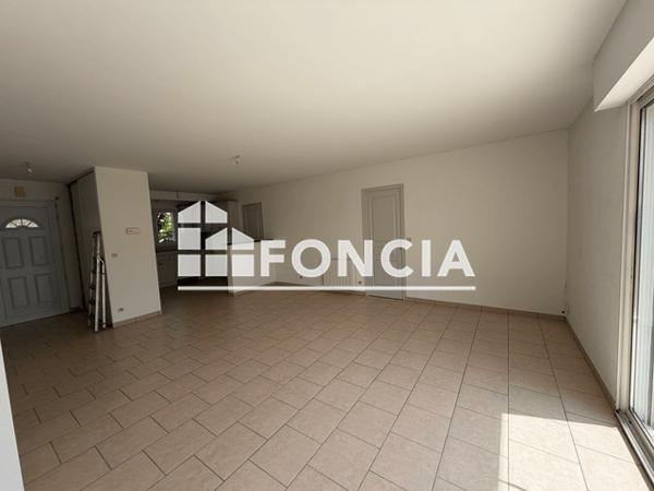 Location Maison 4 pièces 82.31 m² - Distre 49400