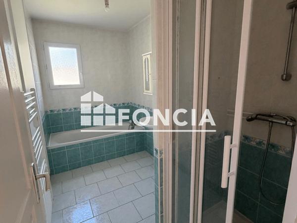 Location Maison 4 pièces 82.31 m² - Distre 49400