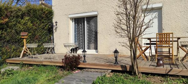 A seulement 10 min de Houdan et de la gare de Bréval , Proche des écoles et du centre ville