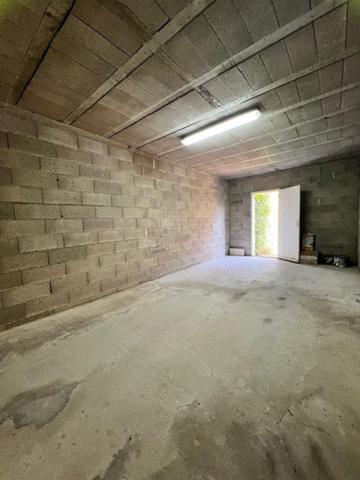 Maison 2008 avec beaux volumes 3 ch et un bureau.