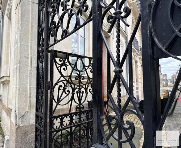 Bel appartement dans passage privé du triangle d'or