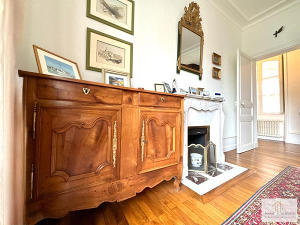 Bel appartement dans passage privé du triangle d'or