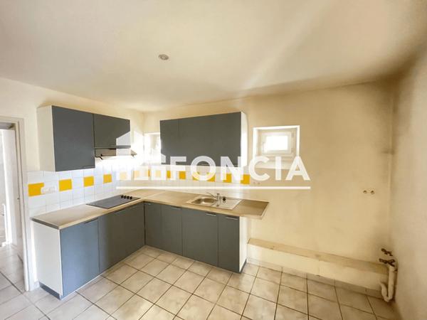 Location Appartement 3 pièces 97 m² - 7 PLACE SAINT JEAN Casseneuil 47440