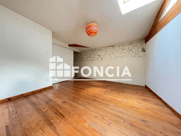 Location Appartement 3 pièces 97 m² - 7 PLACE SAINT JEAN Casseneuil 47440