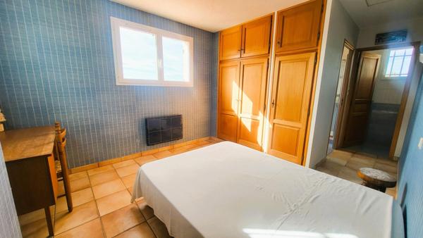 Exceptionnel entre Les Camoins et La Treille , magnifique Bastide de 185 M2 avec piscine couverte sur terrain de 2000 M2 avec un T2 indépendant.