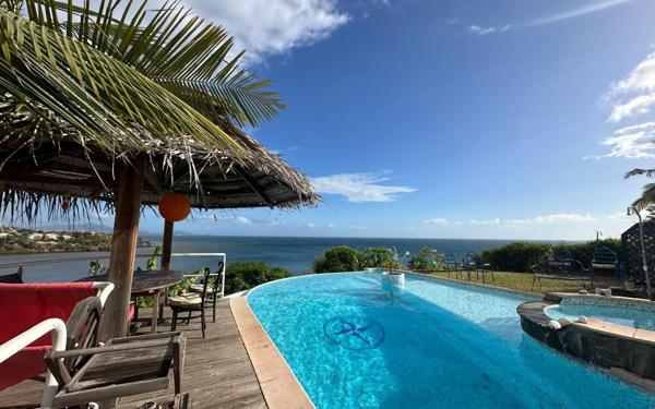 Maison à vendre    5 pièces •  Koungou