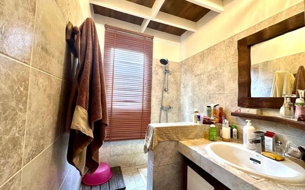 Maison à vendre    5 pièces •  Koungou