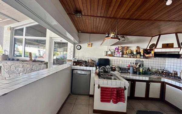 Maison à vendre    5 pièces •  Koungou