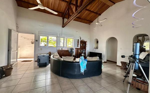 Maison à vendre    5 pièces •  Koungou