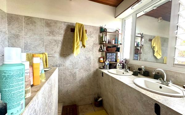 Maison à vendre    5 pièces •  Koungou