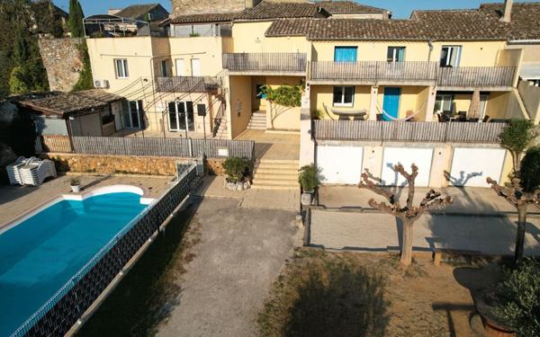 Immeuble à vendre    12 pièces •  Vallon-Pont-d'Arc