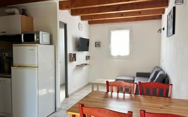 Immeuble à vendre    12 pièces •  Vallon-Pont-d'Arc