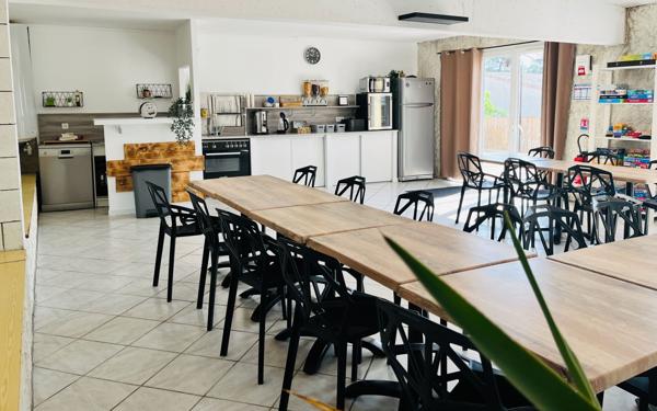 Immeuble à vendre    12 pièces •  Vallon-Pont-d'Arc