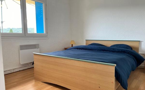 Immeuble à vendre    12 pièces •  Vallon-Pont-d'Arc