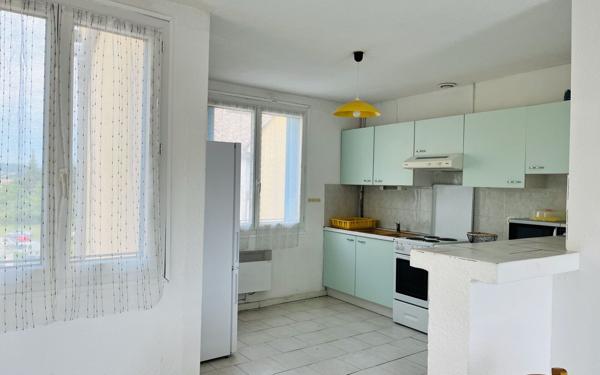 Immeuble à vendre    12 pièces •  Vallon-Pont-d'Arc