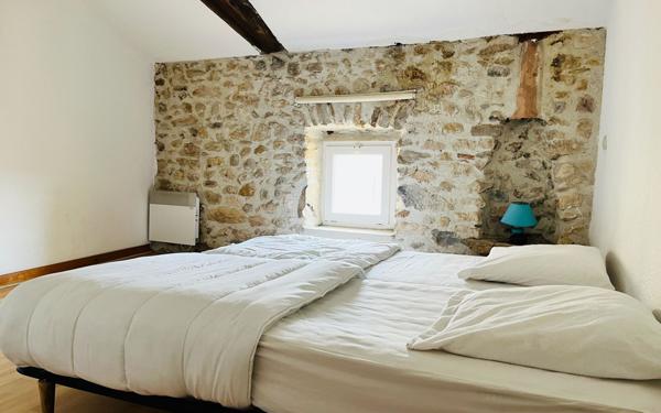 Immeuble à vendre    12 pièces •  Vallon-Pont-d'Arc