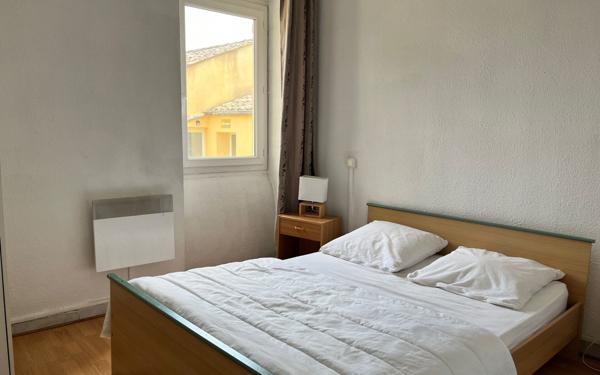 Immeuble à vendre    12 pièces •  Vallon-Pont-d'Arc