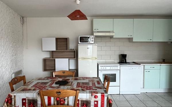 Immeuble à vendre    12 pièces •  Vallon-Pont-d'Arc