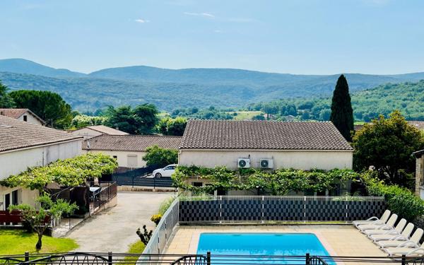 Immeuble à vendre    12 pièces •  Vallon-Pont-d'Arc