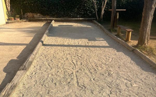 Immeuble à vendre    12 pièces •  Vallon-Pont-d'Arc