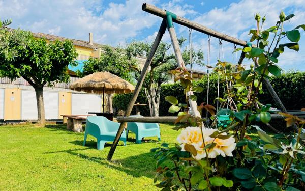 Immeuble à vendre    12 pièces •  Vallon-Pont-d'Arc