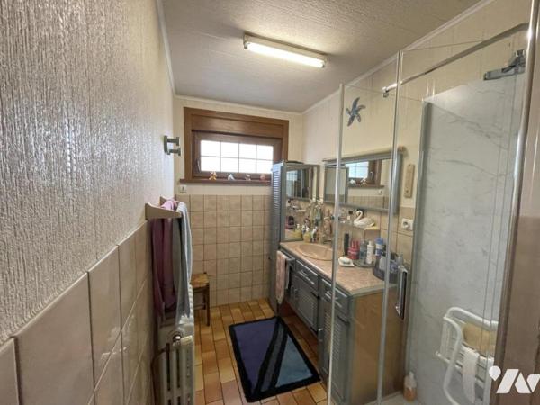 Maison de plain-pied, A vendre en viager, le bouquet est de 100 000 € et la rente viagère de 520 €