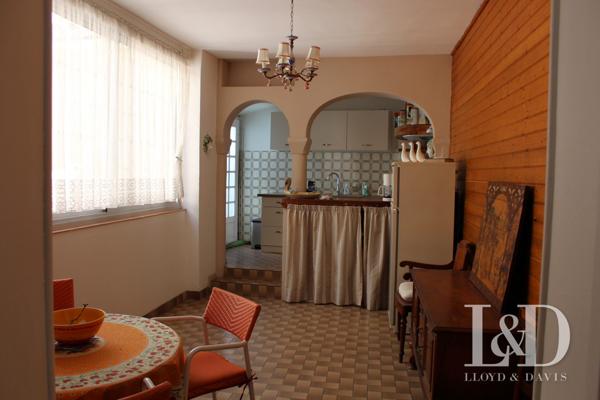 BEL APPARTEMENT DANS IMMEUBLE STYLE HAUSSMANNIEN