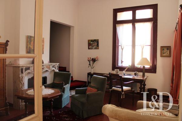 BEL APPARTEMENT DANS IMMEUBLE STYLE HAUSSMANNIEN