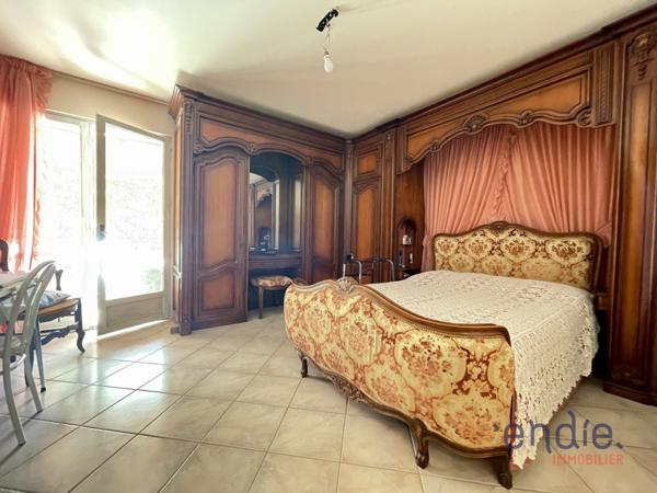 LORGUES Villa T5 AVEC PISCINE ET DEPENDANCE