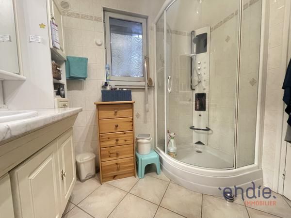 LORGUES Villa T5 AVEC PISCINE ET DEPENDANCE