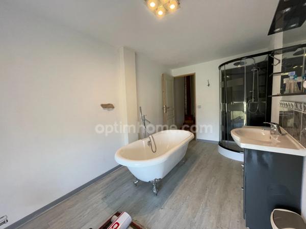 Maison individuelle avec 5 chambres et jardin