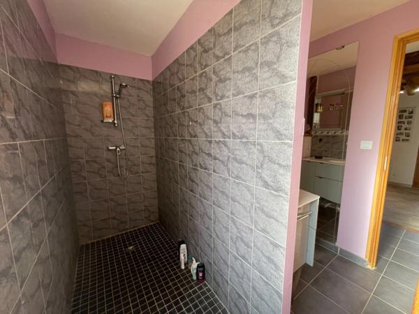 Maison individuelle avec 5 chambres et jardin