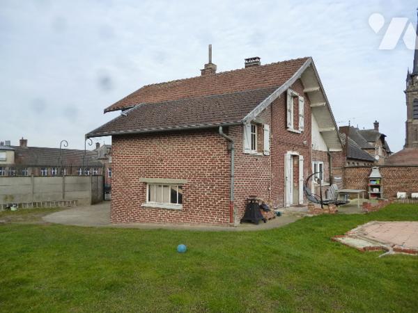 Maison 5 pièces, cuisine, garage, terrain.