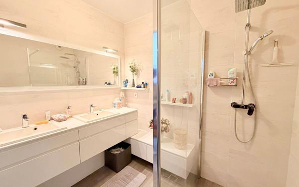 Appartement à vendre    3 pièces • 66,11 m2 Bordeaux